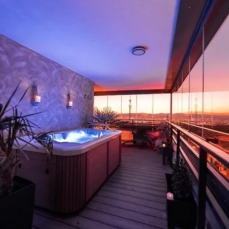 Luxury Penthouse With View Apartmán *